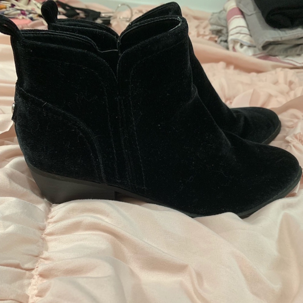 Crushed velvet booties